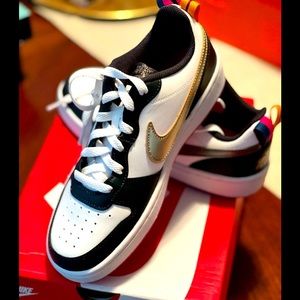 BRAND NEW Nike Court Borough Low 2 size 5Y